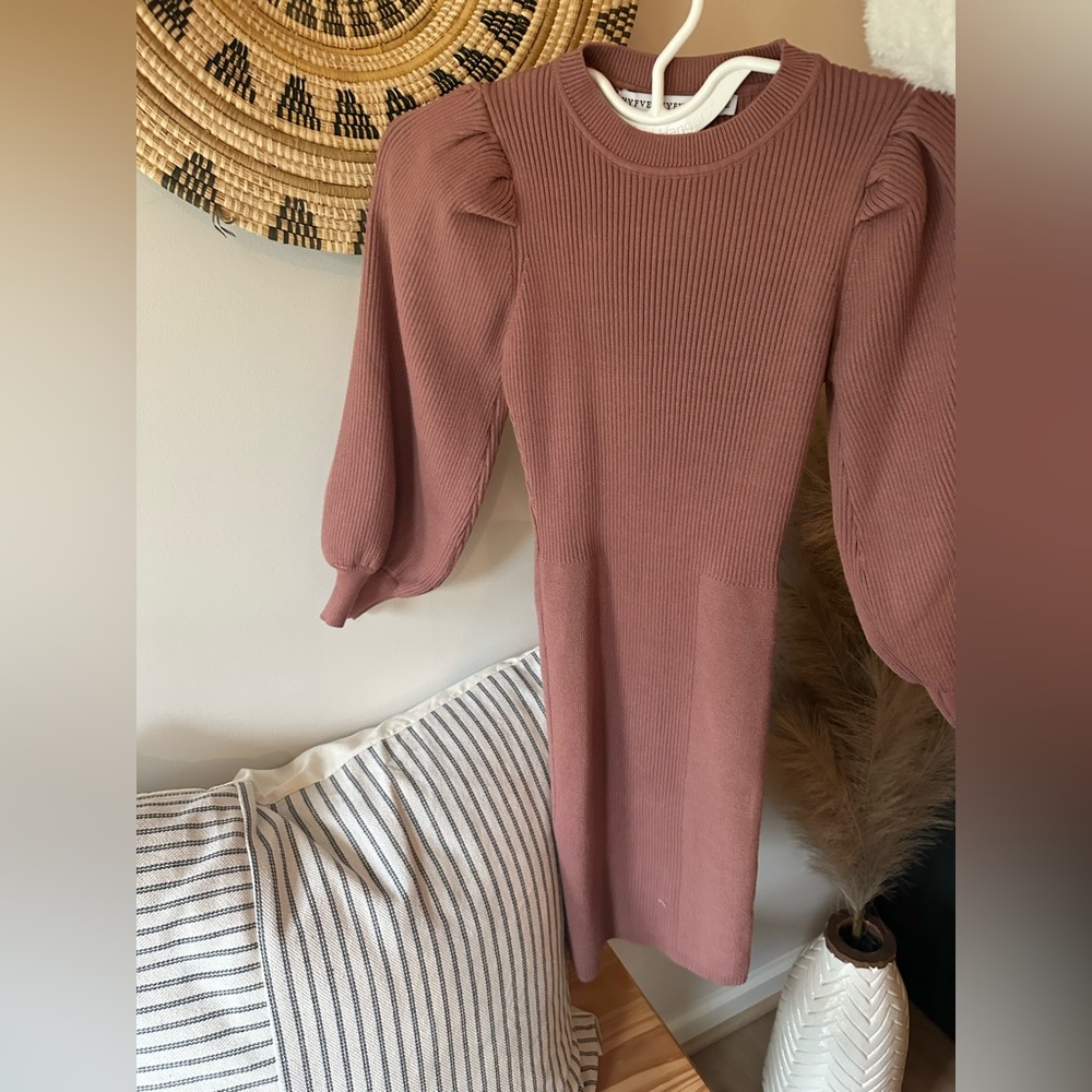 Puffy sleeved bodycon dress